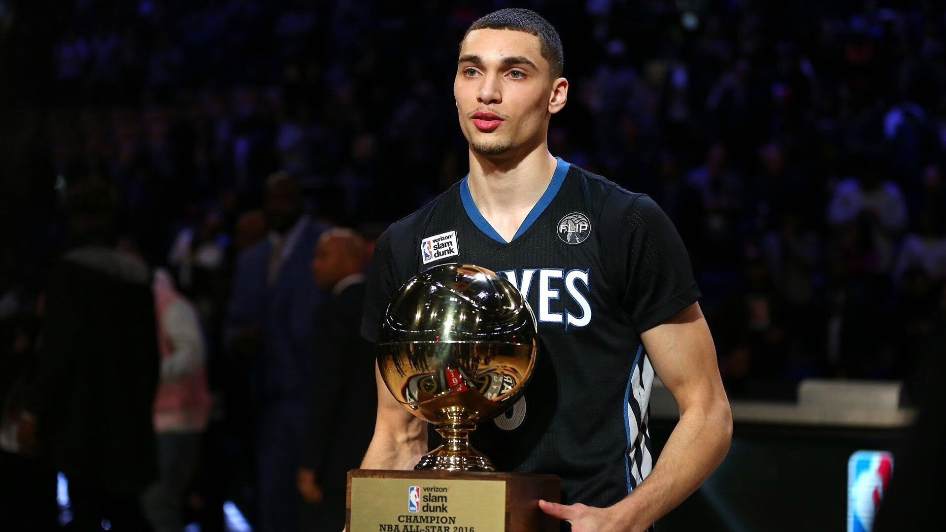 余嘉豪播客节目更新:和刘家成成总聊了聊郭艾伦的三方大交易,余嘉豪回国